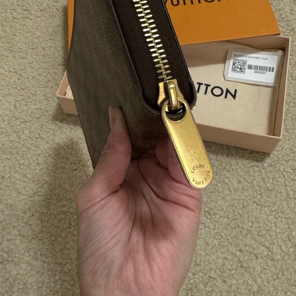 Louis Vuitton Zippy Wallet. Damier Ebene - Picture 3 of 6